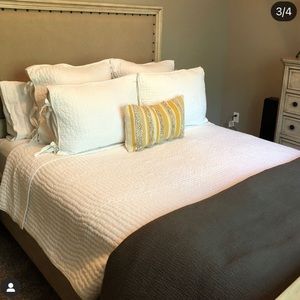 White stich- quilt Pottery Barn set